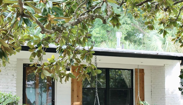 Charming Florida Cottage Walking Distance to the Bay!
