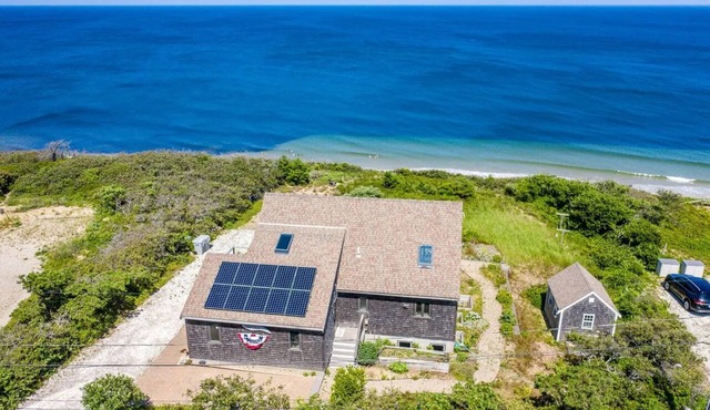 Charming Handicapped Accessible 3-bedroom house in Welcoming Wellfleet