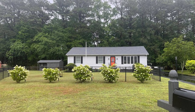 Charming pet-friendly, beach home near Bethany Beach- great local attractions.