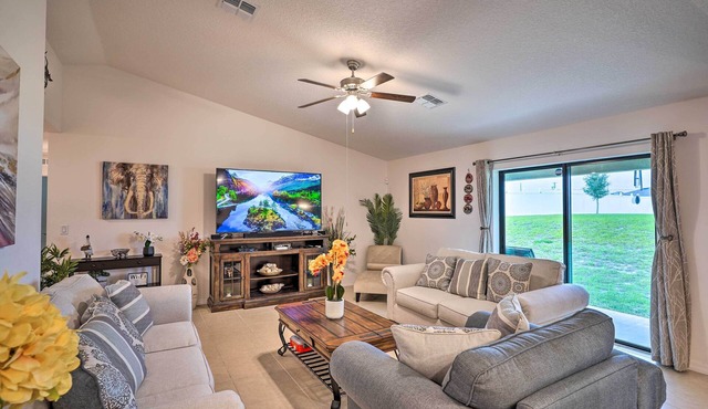 Charming Poinciana House w/Patio: 30 Mi to Disney