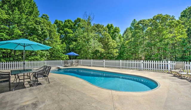 Charming Ranch-Style Home Near Lake Lanier!