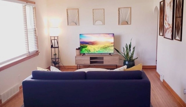 Charming Room in a shared house with AC in Camp Hill for a cozy getaway