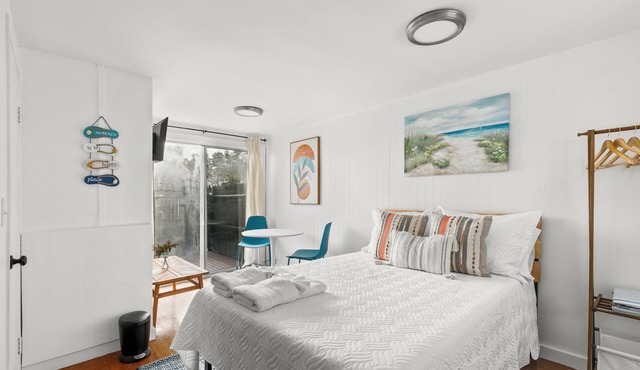 Charming Studio Dennis Port Getaway with WiFi and AC - Close to Beach!