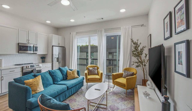 Chic condo in heart of East Nashville with WD & central AC - walk everywhere