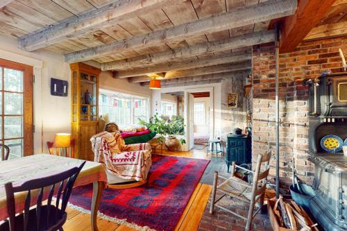 Chic Group-Friendly Getaway! 8 Mi to Montpelier