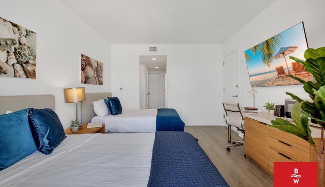 Chic Studio with Marina & Intracoastal View