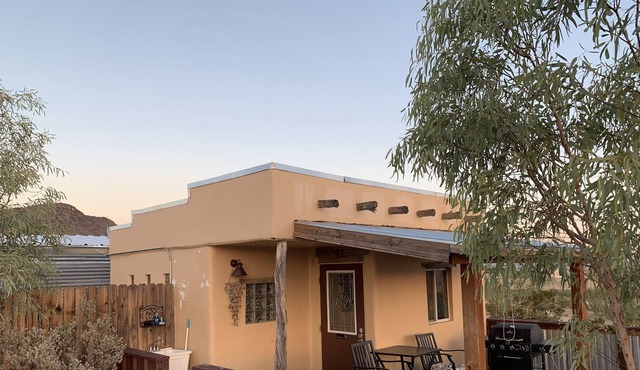 Cinco Circle: quaint Casita near Big Bend National Park and the Ghost town