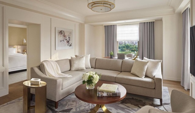 Classic Corner Park View Suite At The Newbury Boston!
