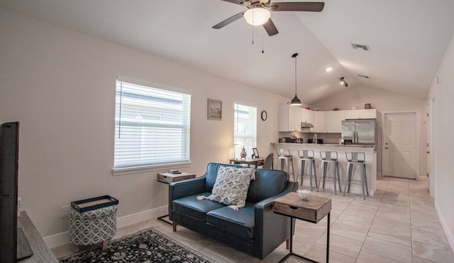 Clean and cozy home in the heart of town near Downtown Eustis