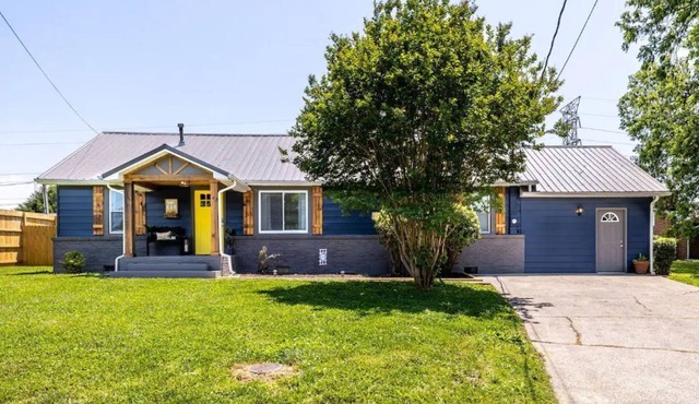 Clean, comfortable and spacious in Maryville. 3 BR, 2 BA, conveniently located.