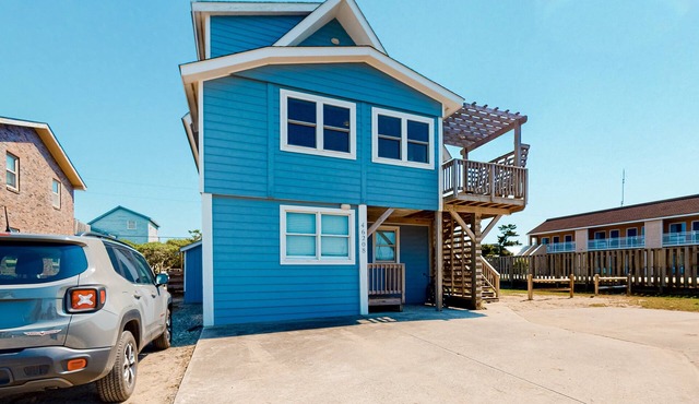 Coastal home with three decks, outdoor shower, AC, & W/D - near beach