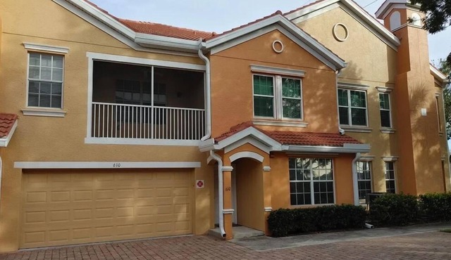 Comfort & Convenience 3bdr 2bath 2garage, WiFi, pool, fitness, sea salt jacuzzi