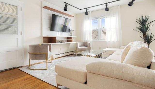 Comfortable & Spacious 3BR /Free Parking/Great for Families