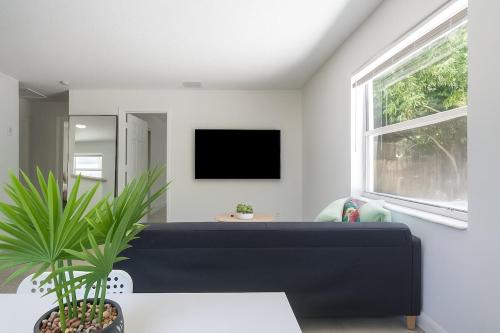 Comfy 2BR Apartment Near Las Olas with Patio, BBQ and FREE PARKING