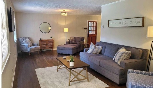 Convenient 3 Bedroom/2 Bath house
