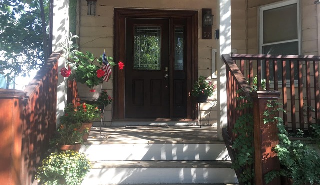 Convenient, large 3BD Apt. Boston