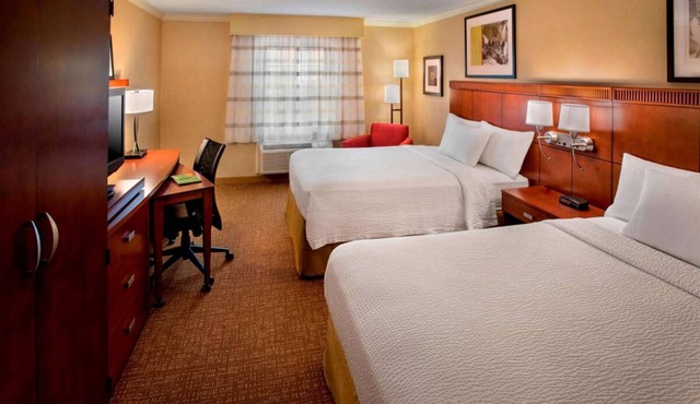 Convenient Stay! 2 Comfortable Units, Pet Friendly Accommodation!
