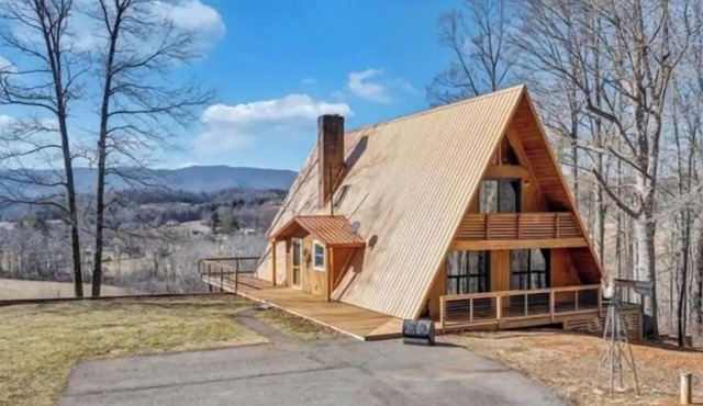 “Copper Buffalo A-Frame” Mtn Views/Hot Tub/Firepit