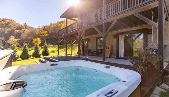 Copper Cabin - modern cabin along Cove Creek, hot tub, fire pit