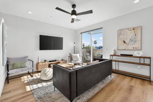 Copper Sky Townhome - Pool & Gym