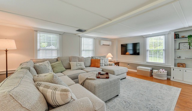 Cottage-Chic Retreat < 1 Mi to Connecticut River!