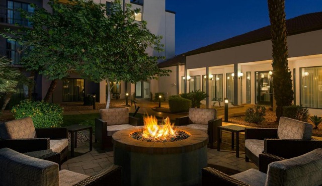 Courtyard by Marriott Phoenix Airport