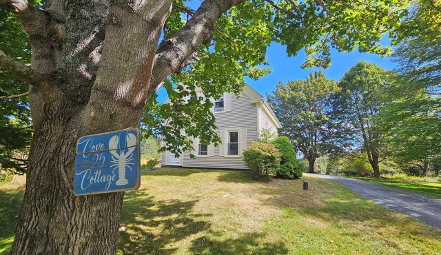 Cove Cottage - Classic Cape on Webb Cove