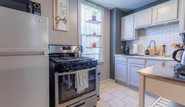 Cozy 1-bedroom apartment in charming Pittsburgh with WiFi, AC
