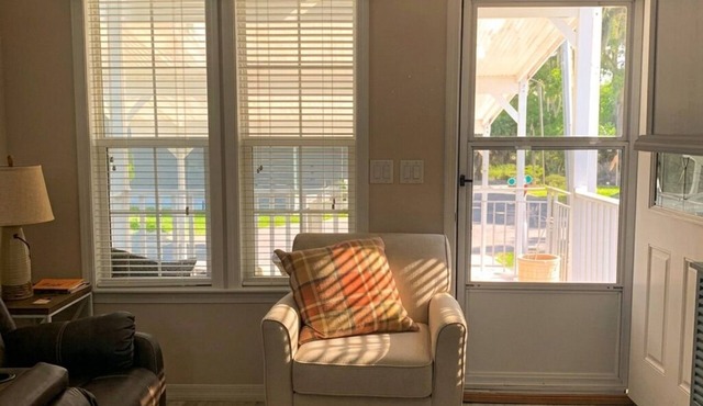 Cozy 1-bedroom mobile home in charming Leesburg 55+ community