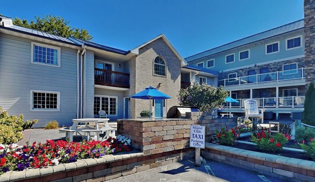 Cozy 2 BR Pool View Condo - C 1