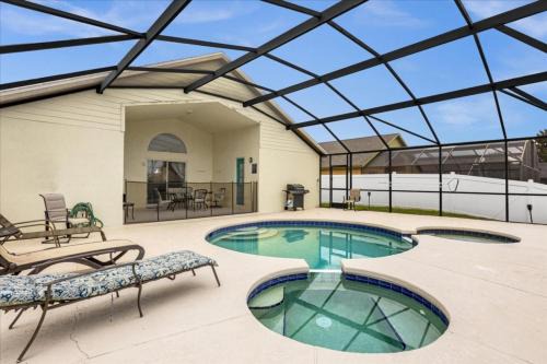Cozy 5BR Near Disney Mickey Pool