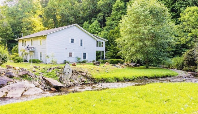 Cozy Cabin on the River