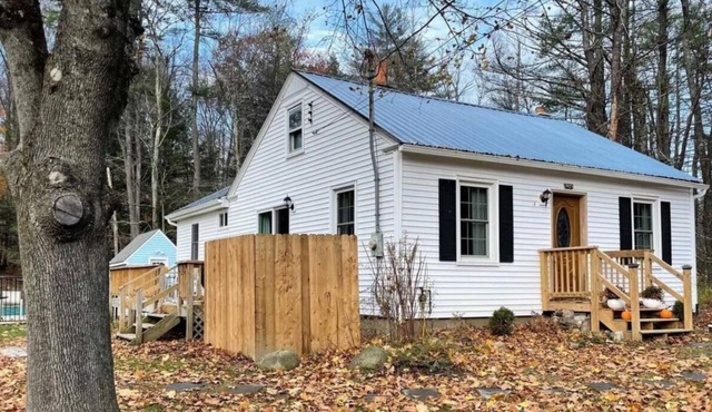 Cozy Cottage with Pool/Hot Tub! Room to park boat