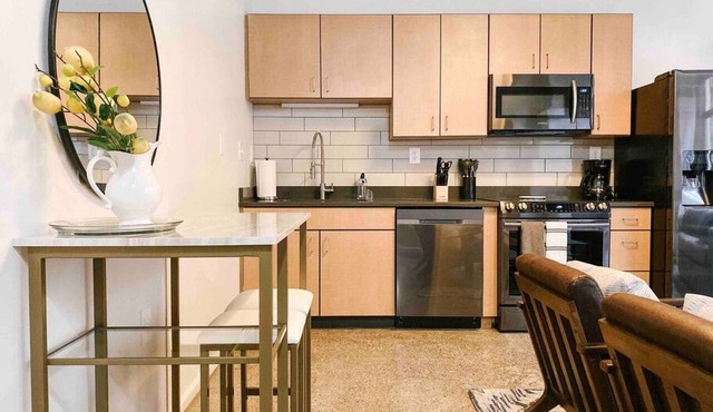 Cozy Downtown Loft on Gay St