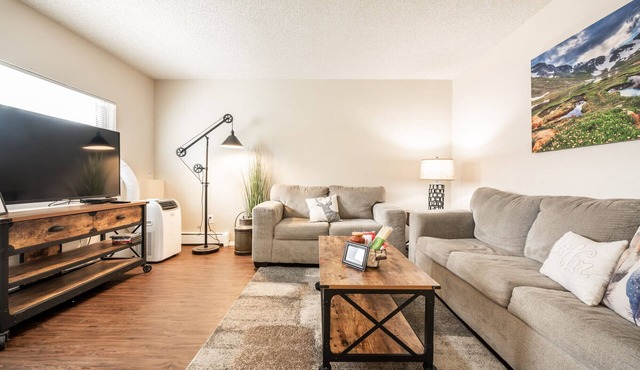 ❤Cozy in the Springs! 2 BR, Kitchen. 4 Guests!❤