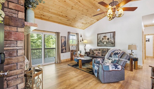 Cozy Murphy Cabin Near Lake Hiwassee & Wineries