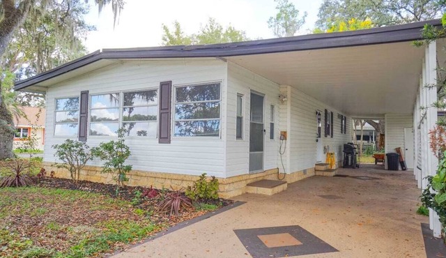 cozy newly renovated home right in the heart of the original charm the villages