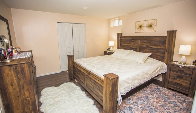 Cozy private guest suite 1 bedroom/kitchentte/bathroom