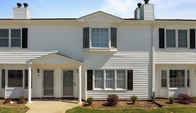 Cozy updated Townhouse near Convention District with A/C