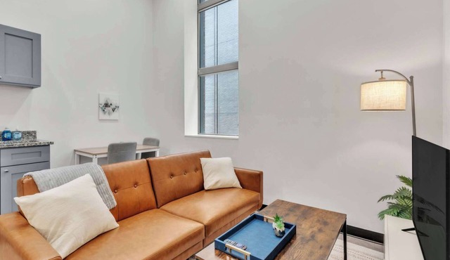 CozySuites Modern 1BR in Downtown Pitts #15
