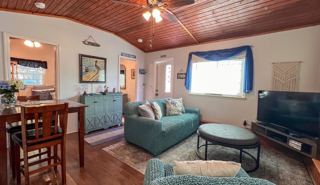 Crescent Beach Bungalow | Dog-Friendly
