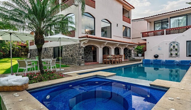 Cuernavaca Villa with Pool, Jacuzzi & Gardens