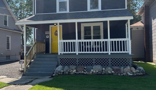 Cute Harbor Home close to the Lake, Beach & Bridge St