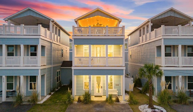 Deja Blue | 0.2mi to Beach Access, Private Hot Tub