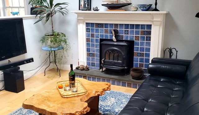 Delightful Getaway Cottage in Giants Neck Heights Beach Community