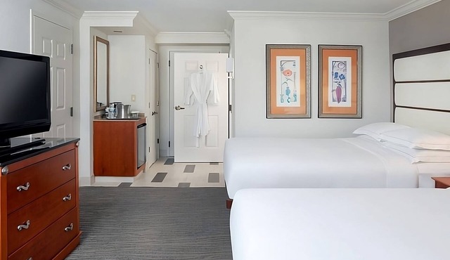 Discover Your New Favorite Stay! 2 Units, Outdoor Pool, Free Parking!