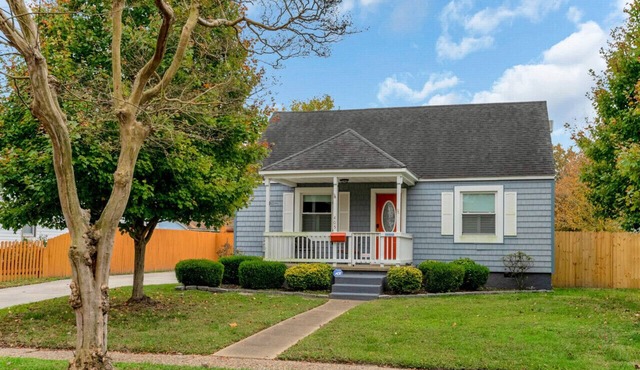 Dog-Friendly Norfolk Cottage Near Ocean View Beach