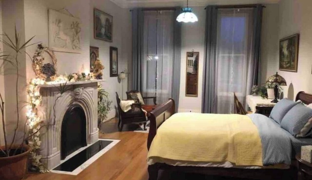 Downtown Historic District Charm 2 Bdrm Home