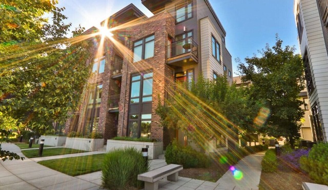 Downtown Walla Walla Townhome · Walk to Main St · Rooftop + Garage
