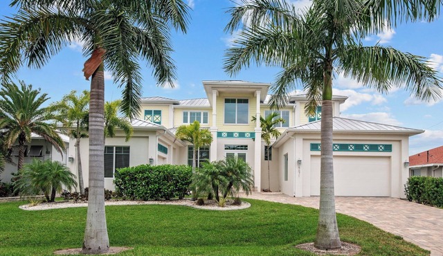 Dream villa in a beautiful location directly on the river
